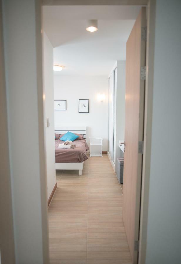 Le Cote, Thonglor Soi 8, Floor 2 Balcony 55sqm * Bangkok